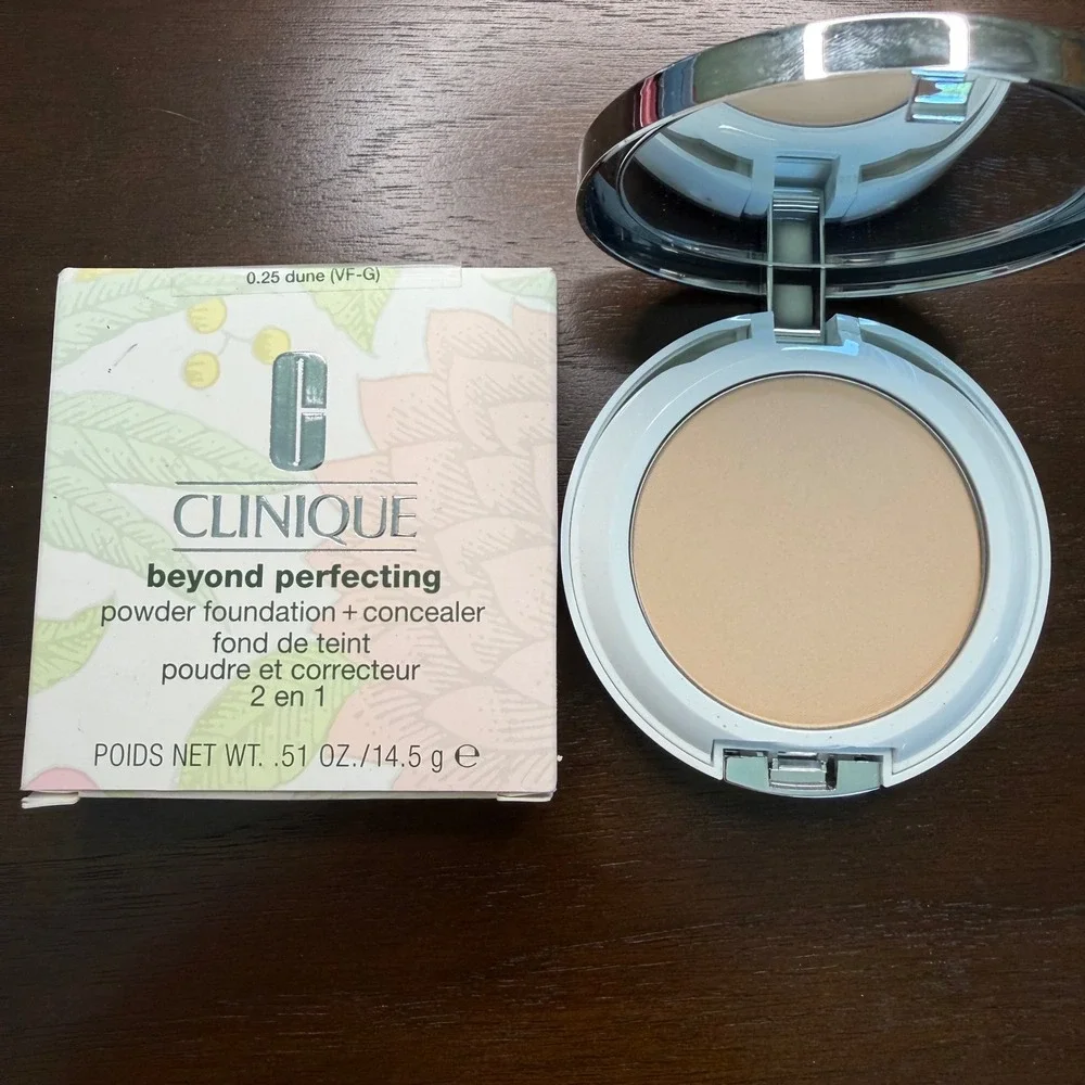 Clinique Beyond Perfecting Powder Foundation + Concealer